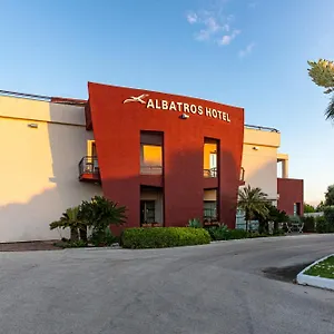 Hotel Albatros, Syracuse